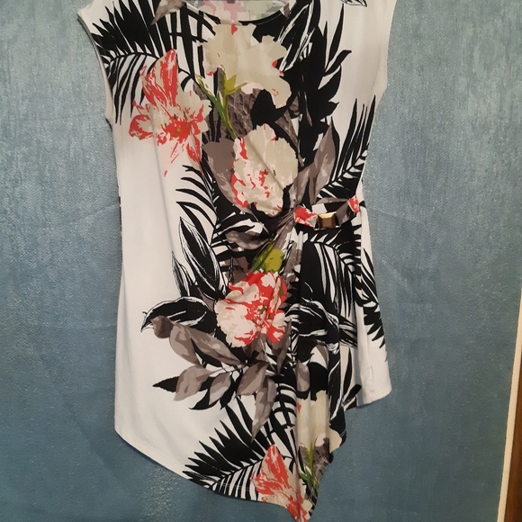 Floral top - Picture 2 of 2